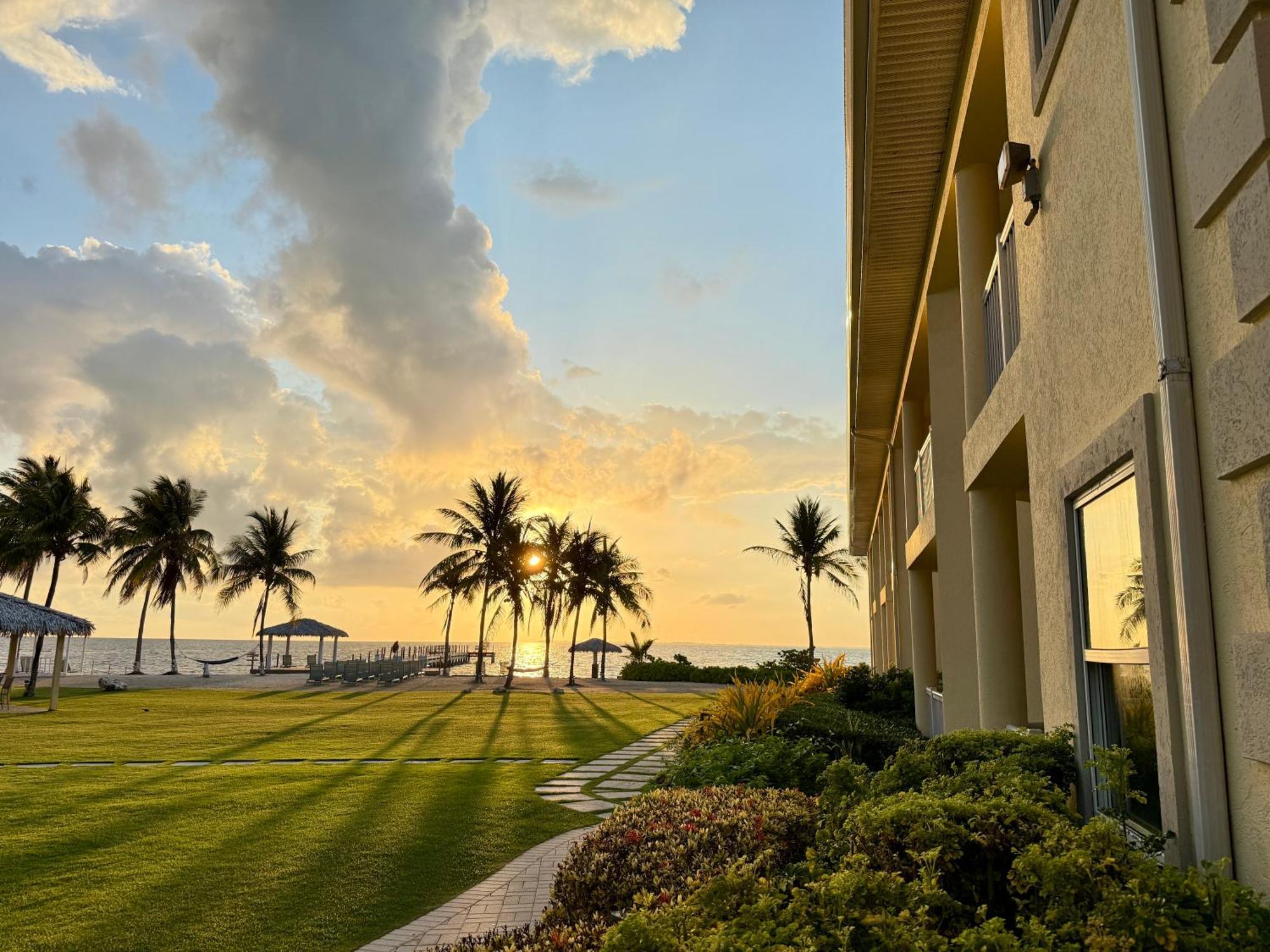 The Grand Caymanian Resort George Town Exterior foto
