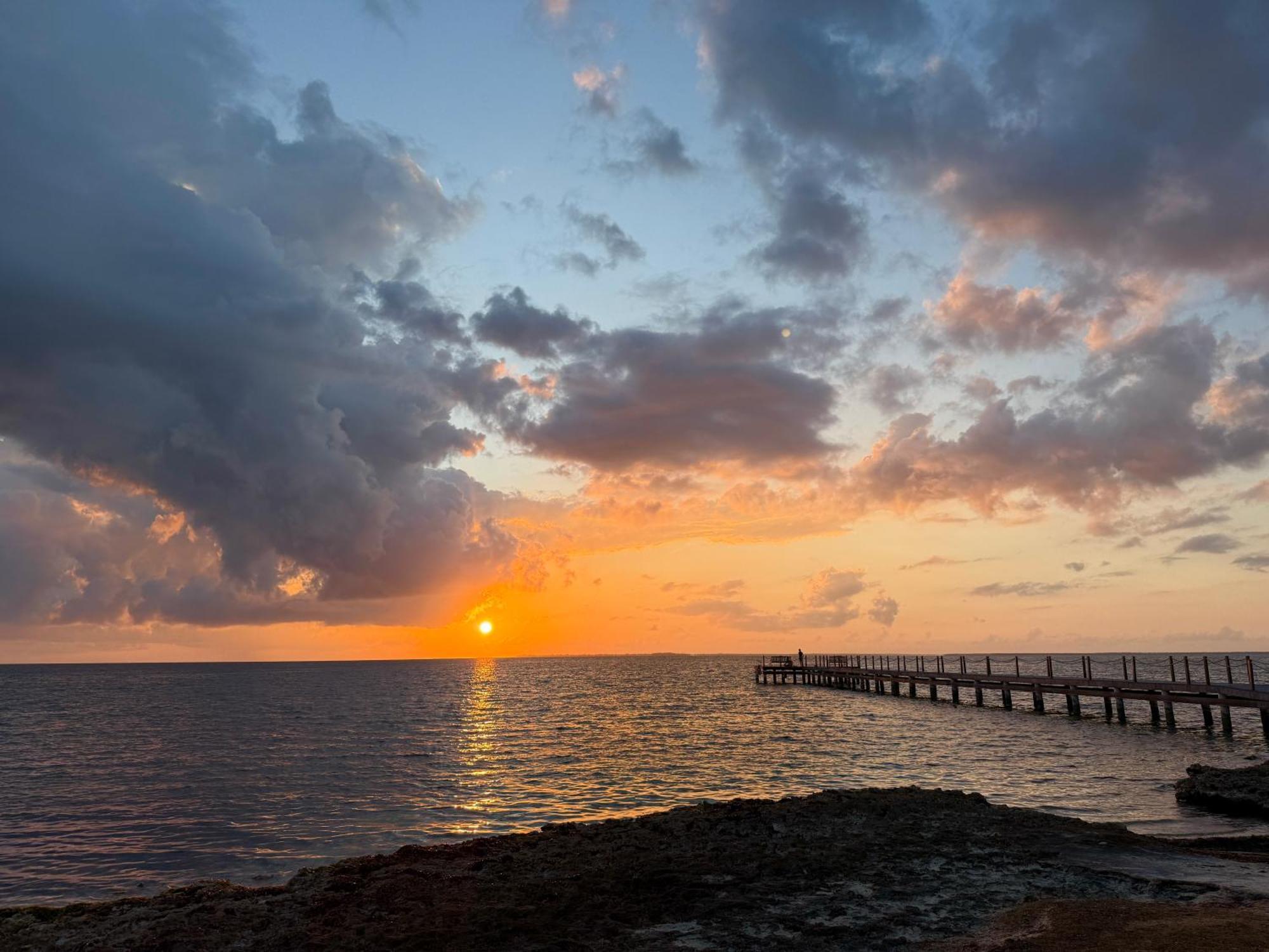 The Grand Caymanian Resort George Town Exterior foto
