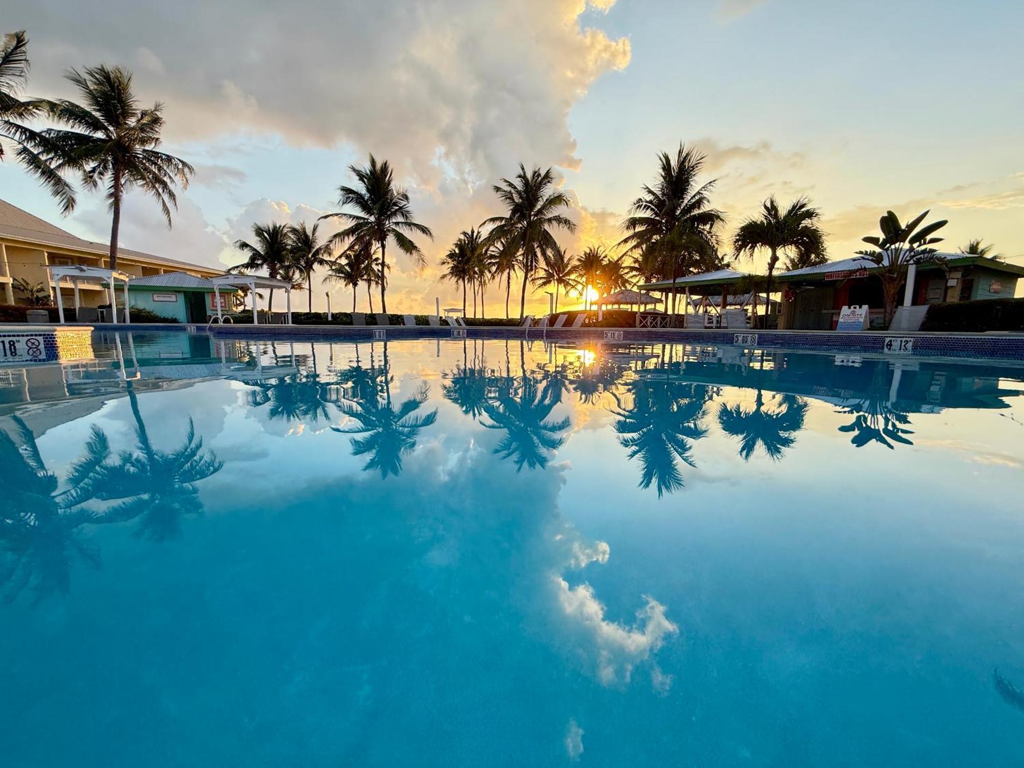 The Grand Caymanian Resort George Town Exterior foto