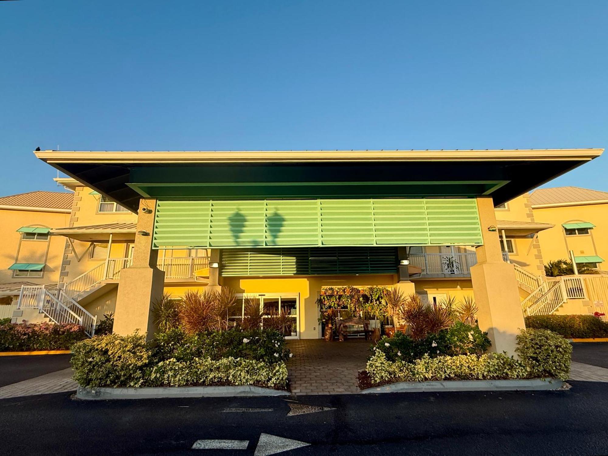 The Grand Caymanian Resort George Town Exterior foto