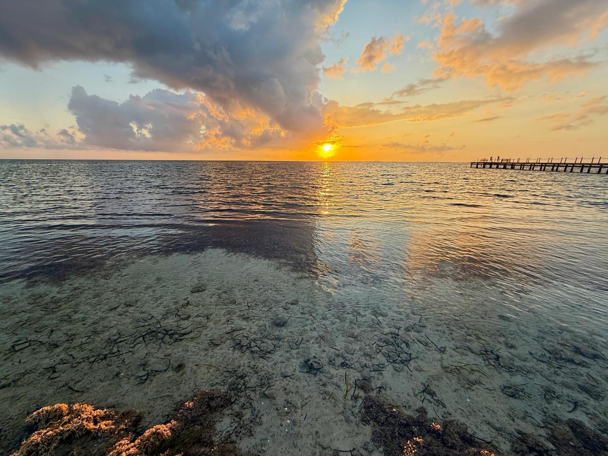The Grand Caymanian Resort George Town Exterior foto